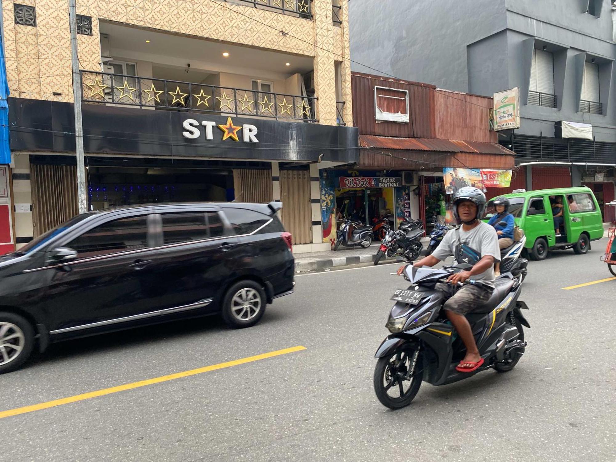Penginapan Star Ambon Mitra Reddoorz Bagian luar foto